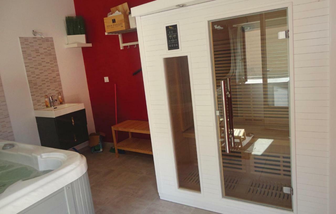 2 Bedroom Amazing Home In 纳博讷 外观 照片