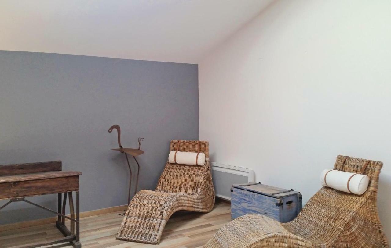 2 Bedroom Amazing Home In 纳博讷 外观 照片